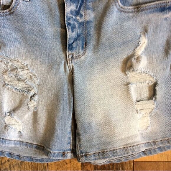 Maurices Women's Shorts SZ 2 Denim Blue Jean - Picture 3 of 4